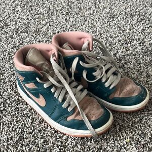 Nike High-Top Sneakers in Teal and Pink
